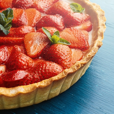 Fresh Strawberry Pie in a glass pie dish